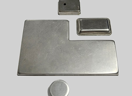 内层用高磁导率坡莫合金经精密冲压退火稳性能,外层用纯铜反射高频EMI,导出涡流,防护内层.平面度0.05mm,快上焊,零发黄,实现高低频磁场防护。