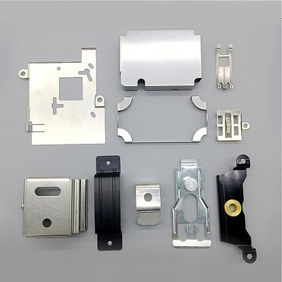 Using aluminum or titanium alloy composite materials to accurately match material properties and weight reduction goals, hollowing and drilling are carried out in non critical stress areas to remove redundant mass, and the original multiple parts are changed to an integrated design. High precision and low precision matching errors are achieved through micrometer level manufacturing.