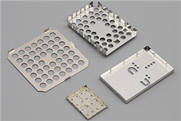 孔径公差+/-0.01mm内,位置度<0.01mm,孔壁光滑,表面粗糙度(Ra)在0.4um以内,精确匹配雷达的工作频段(76-81GHz)信号插入损耗<0.5dB,屏蔽效能SE>30dB。