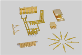 C17200/C17000高强度铍铜基材，覆镍底+0.05-0.2μm选择性镀金，搭配多触点设计。铍铜耐高温抗应力松弛.金层抗氧化且抑制脆化IMC层，维持低接触电阻；依托BOSI微米级精密制造，控制弹片参数，保障应力均匀，避免局部松弛。