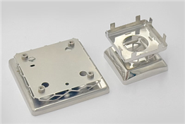 多材料筛选确保冲压抛光后无沙眼，15道冲压工序实现一体化成型，量产精度一致性和最小装配误差控制；通过抛光消除微观不平整，激光焊接实现无缝连接，电镀铬实现精准时间管控，从而通过客户水平测试。