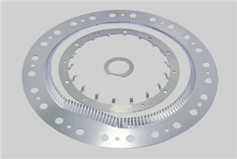 采用特殊的波纹或Z型结构设计，像弹簧一样有效吸收振动与热胀冷缩应力，保护电芯极柱，大幅提升电池包循环寿命.其抗疲劳性能通过数万次的可靠性保障测试验证。